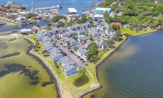 Shalimar Condo | Private Gated Community 2BR Condo Close to Beaches
