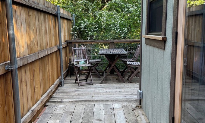 Santa Barbara Apartment | Private guest casita among the California Oaks on San Marcos Pass