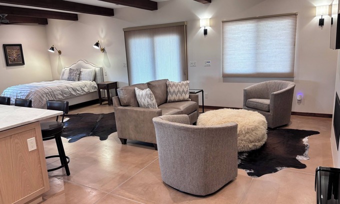 Elgin Cottage | Private guest house on a horse ranch in the heart of Arizona's wine country