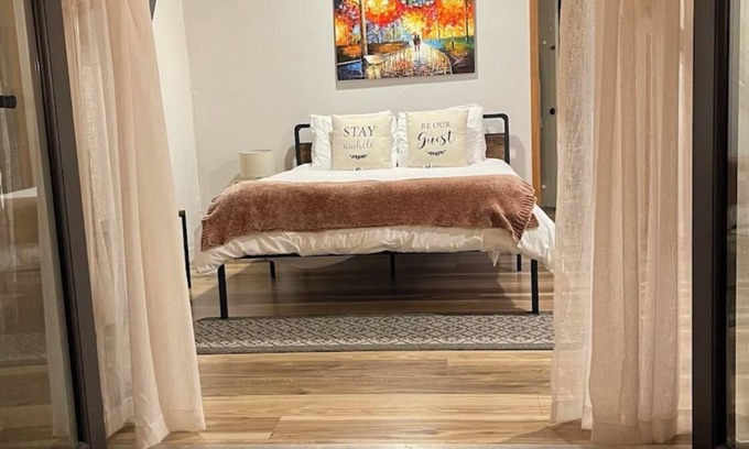 Ludlam Apartment | Private guest suite with PRIVATE ENTRANCE