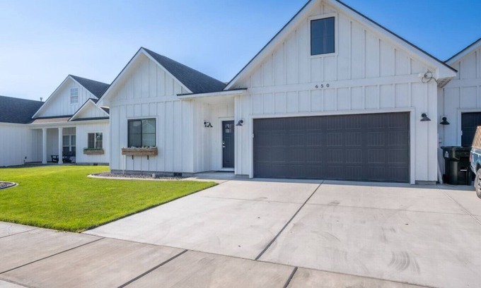 Boardman Apartment | Private Home, Garage & Yard - #650 Boardman