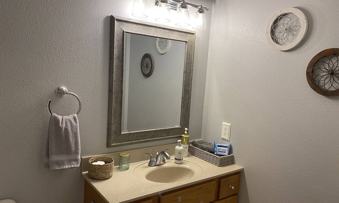 Red Bud House | Private Home, quiet neighborhood, So. IL, close to St. Louis