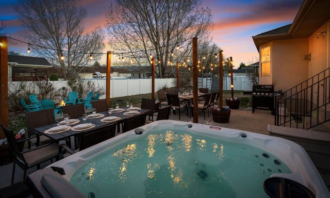 South Jordan House | 🏠Private home with hot tub. Beds for 32!