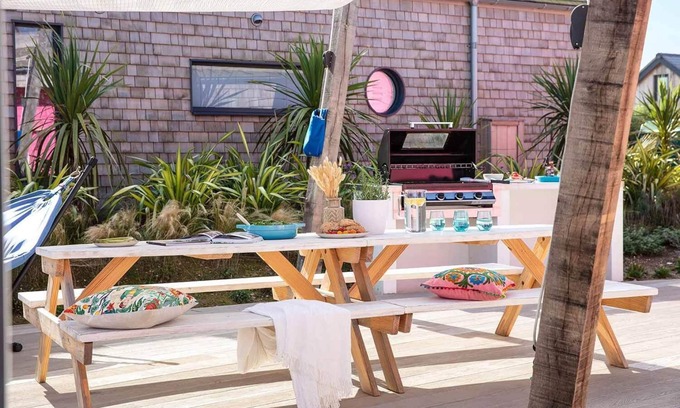 Gwithian House | Private Hot Tub & Sauna, Walk to Beach, Ample Parking