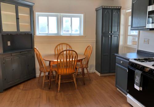Perth Amboy House | Private house with 3 bedrooms and 1 bathroom and free parking convenient to NYC Manhattan bus and train