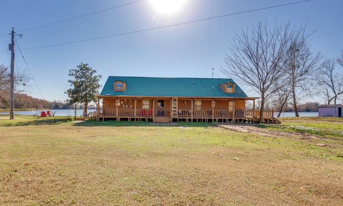 Grant Cabin | Private Lake On-Site: Secluded Retreat in Grant!