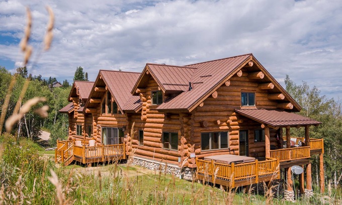 Edwards House | Private large family retreat with plenty of space. Stunning unobstructed views!