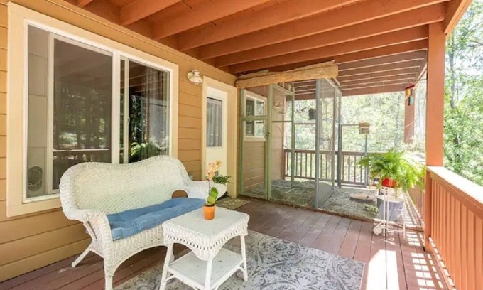 Nevada City House | Private master bed/bath with separate entrance,10 min. walk to town.No clean fee