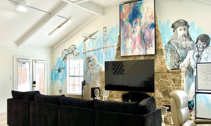 Roanoke House | Private Mini Golf Retreat & Corporate Oasis