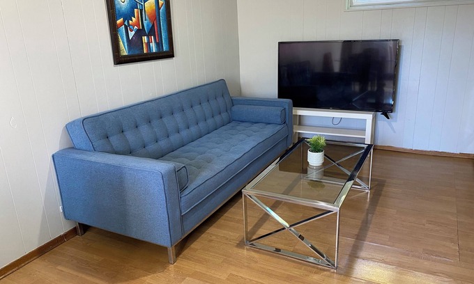 Richmond Hill House | Private One Bedroom Cozy Unit