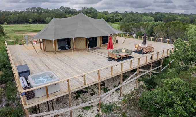 Marble Falls Apartment | Private Outdoor Hot Tub with Stunning Mountain View Safari Tent Suite Glamping
