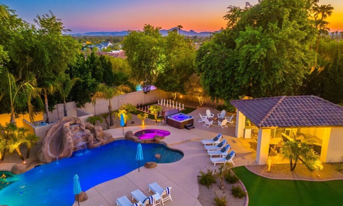 Cactus Acres House | Private Paradise Resort with Waterslide+Pickleball+Putting Green+ Playset