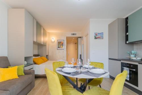 Municipio 1 Apartment | Private Parking - Athena Suite nel cuore di Bari