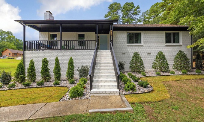 Pineville House | Private Pool-5miles to Carowinds-Newly Renovated-Quiet Neighborhood-Huge Deck