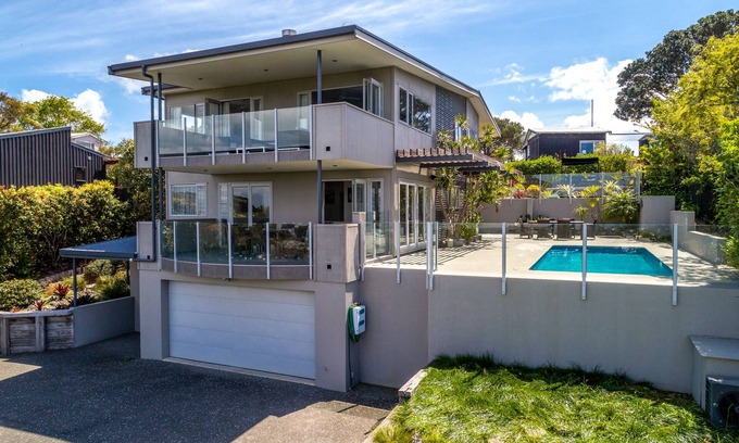 Oneroa House | Private pool and vast sea views, central 4 bedroom house