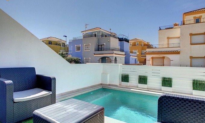 San Javier Ski Chalet | Private pool, games room, wifi, Netflix