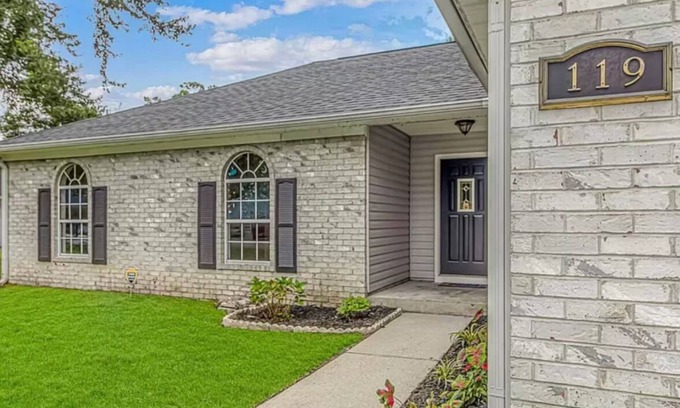 Surfside Beach House | Private pool lakefront estate in fantastic Myrtle Beach