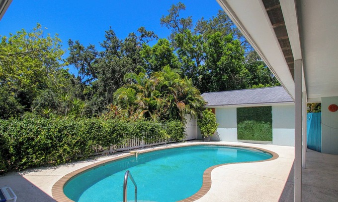 Gulf Gate Estates House | Private Pool, Near Siesta Key Beach, Blue Dolphin