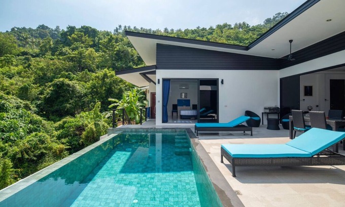 Maret Villa | Private Pool Villa with Jungle view - 4nbed - Free Parking - 5 min to Beach