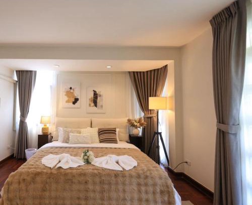 Khlong Tan Villa | Private Pool Villas Sukhumvit 26 Near BTS Phrom Phong and EmSphere