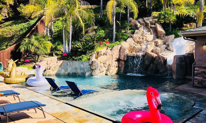 Vista House | ✈Private Resort Home Giant Pool/Jacuzzi/HUGE Slide & Waterfall/Game Room!