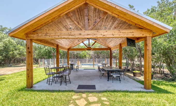 Sabinal House | Private River Access and wheelchair accessable
