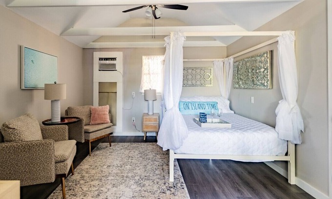 Fort Walton Beach Apartment | Private Romantic Loft, very close to beach and downtown