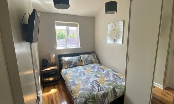 Warwick Apartment | Private room and bathroom with own entrance near Warwick town ctr