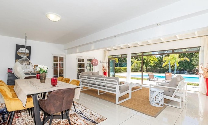 Constantia Bed & Breakfast | Private room in Constantia*