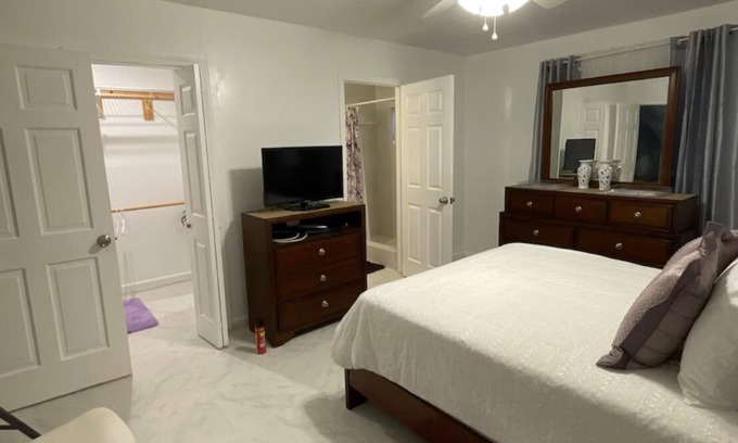 Plantation House | Private room Private Bath No Cleaning fee