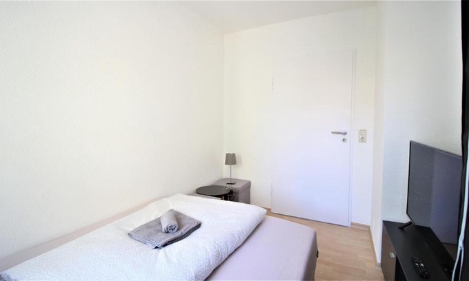 Grombuhl House | Private Room-Vineyards and City