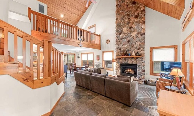 Union Pier Cottage | Private Setting Union Pier - Walk to Beach, Shops & Restaurants | Anchor Point