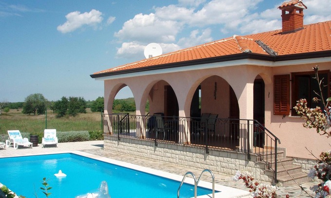 Dracevac Villa | Private South-Facing Pool. Village Location. Near Beaches. AirCon/WiFi.