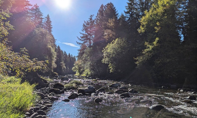 Battle Ground House | Private, Spacious Riverfront Guest House 2‑Story Retreat with Views & BBQ Deck