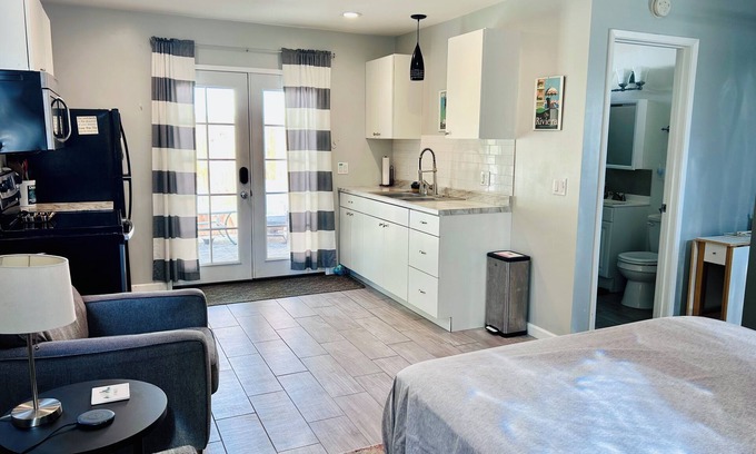 Vista Apartment | Private Studio on Peaceful Gated Property