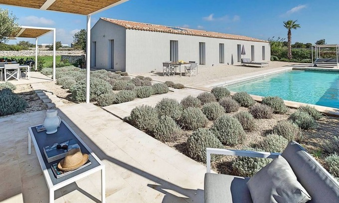 Ragusa Villa | Private villa with swimming pool