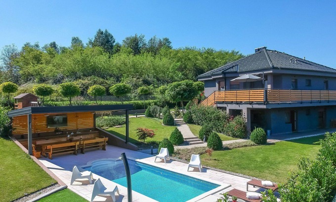 Presika House | Private Villa with WIFI, hot tub, private pool, A/C, TV, terrace, pets allowed, panoramic view