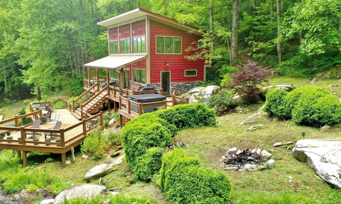 Hot Springs House | Private Waterfalls, Creek, Firepit, Hot Tub, Hiking & Level II Charging