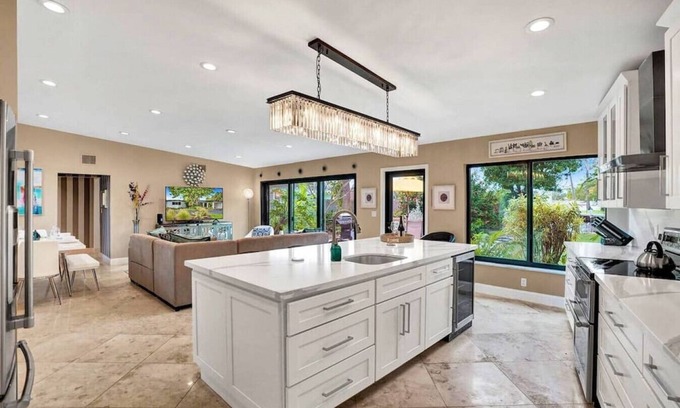 Wilton Manors House | Private Waterfront Home in Wilton Manors - Kayaks & BBQ - Minutes From The Beach