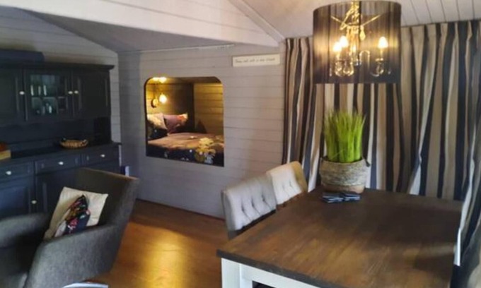 Hitzum Cottage | Prive jacuzzi, cows, dairyfarm, relaxing, sleeping