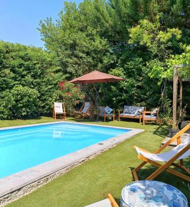 Cepie House | Proche Carcassone chambre avec salle de bain et WC privée Piscine salon et kitchenette partagés avec voyageurs