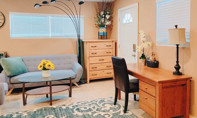 Garden Grove House | PROMO 15% MONTHLY DISCOUNT Spacious 1br/1bath guest suite; full kitchen, parking