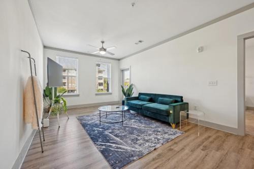Farragut Apartment | Properties By Preston I 2bd2bth Beauty I Parking