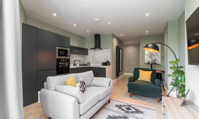 Newcastle-upon-Tyne Apartment | Properties Unique | Chelmsford Loft 3