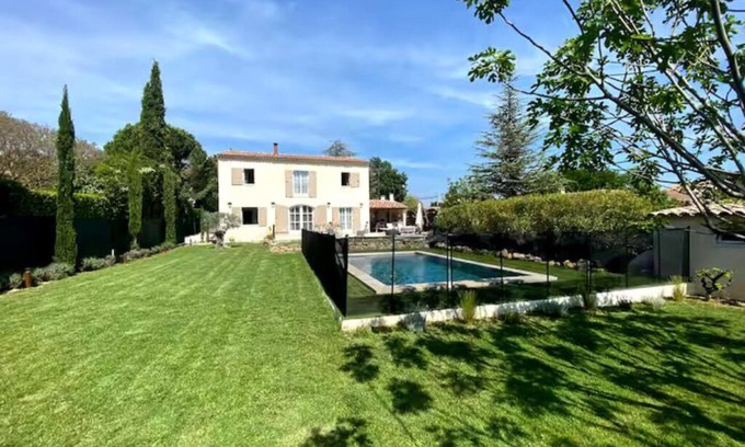 Aix-en-Provence Villa | Provencal country house with swimming pool 10 minutes from downtown Aix-en-Provence