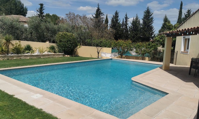 Ventabren Villa | Provence: Quiet, modern villa, green setting, swimming pool and children's play area