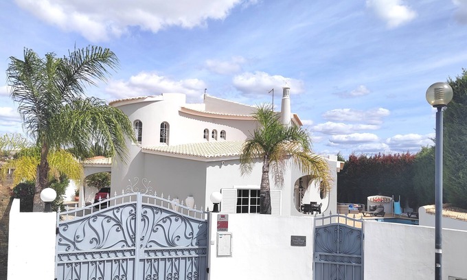 Olhos D'Agua Villa | Clean and safe certification luxury villa minutes from the beach with Aircon