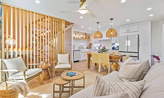 Historic Lahaina Front Street House | Pualei Beach House 3-bedroom townhome in phenomenal Lahaina with WiFi, AC