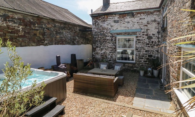 Hartland Cottage | PUFFIN HOUSE, pet friendly, character holiday cottage in Hartland