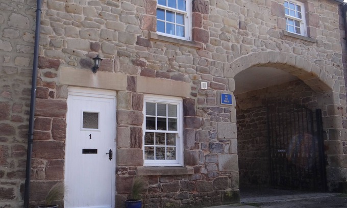 Seahouses Cottage | Puffin Place, cosy Seahouses cottage, quiet location near harbour & village